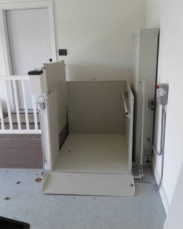 Bruno 3200 Series Vertical Platform Lift