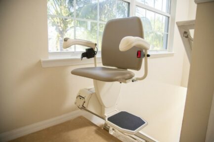 Harmar Pinnacle SL600 Straight Stair Lift - Image 2