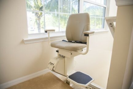 Harmar Pinnacle SL600HD Straight Stair Lift - Image 2