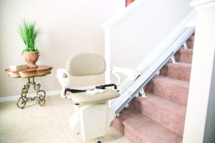 Harmar Pinnacle SL300 Straight Stair Lift - Image 2