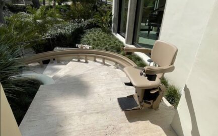 Bruno Elite Outdoor Curved Stair Lift